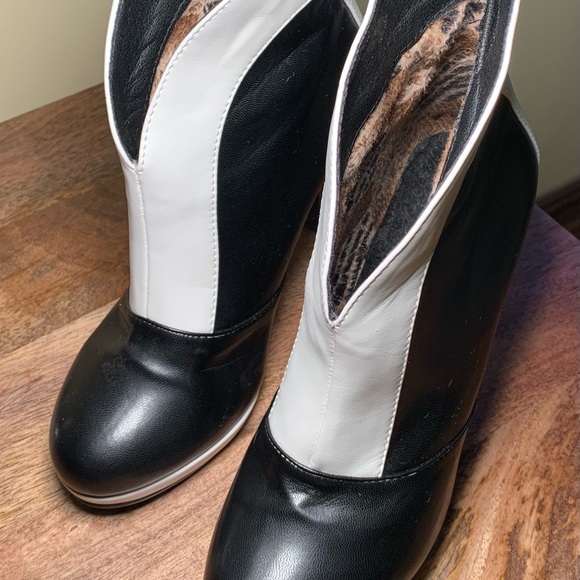 Woman’s black and white high heel booties. Approx 4 1/2 inches high. Pre-owned. - Picture 4 of 8